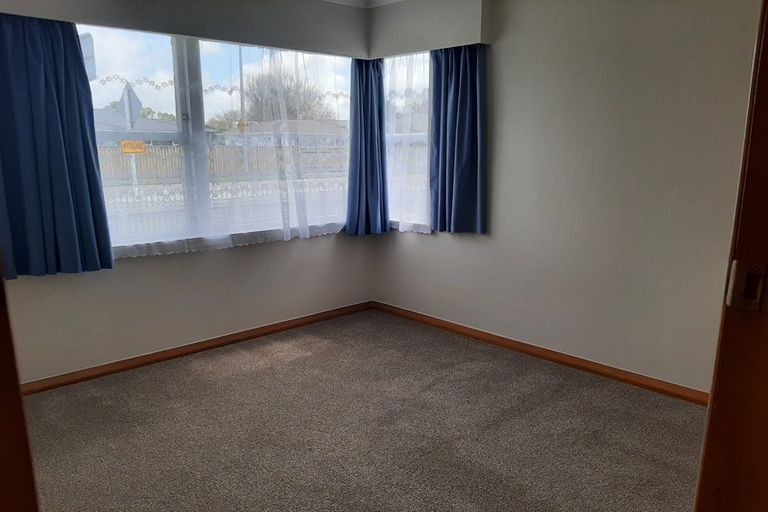 Photo of property in 15 Brett Place, Takaro, Palmerston North, 4412