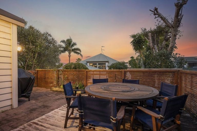 Photo of property in 1/305 Lake Road, Hauraki, Auckland, 0622