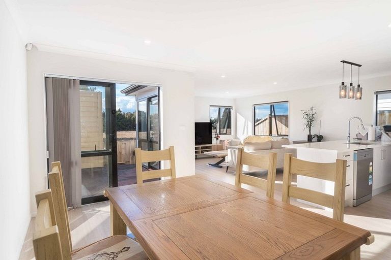 Photo of property in 3 Silver Beech Street, Takanini, 2110