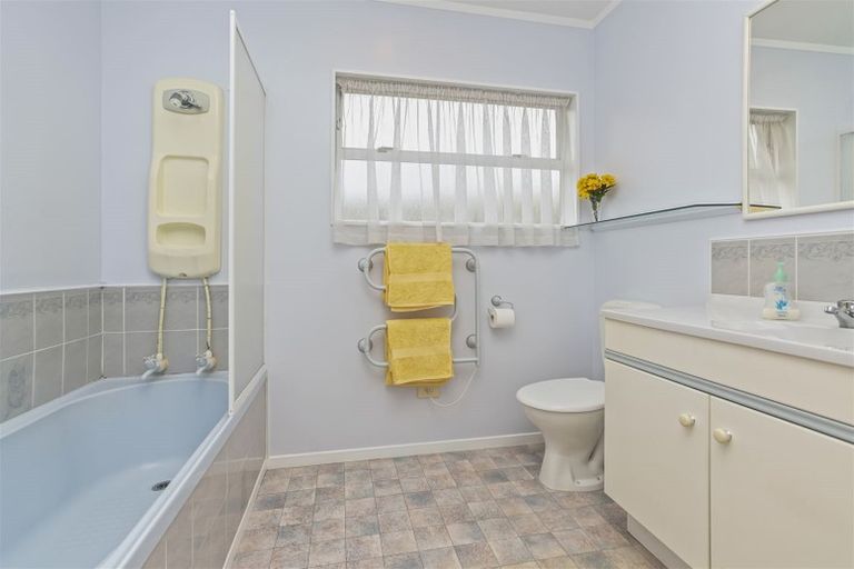 Photo of property in 33b Kirby Street, Glendene, Auckland, 0602