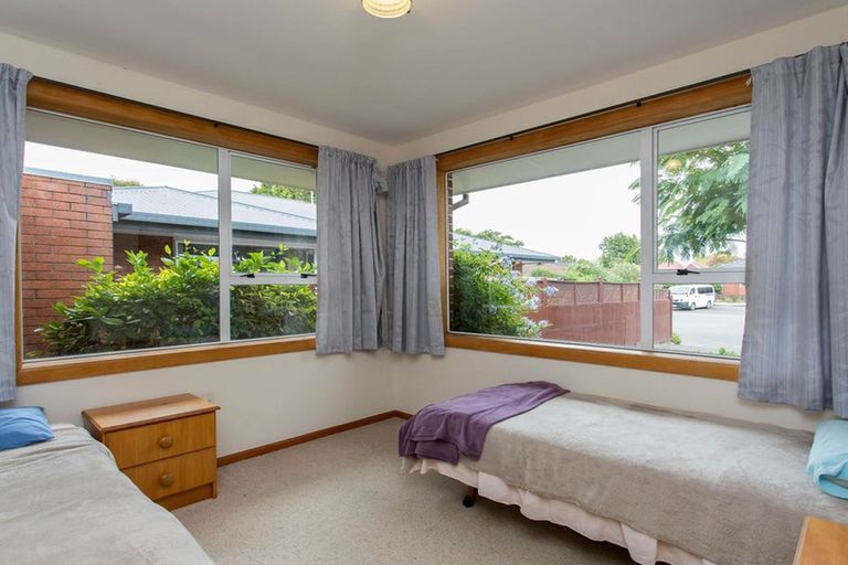 Photo of property in 2/15 Tuscany Place, Beckenham, Christchurch, 8023