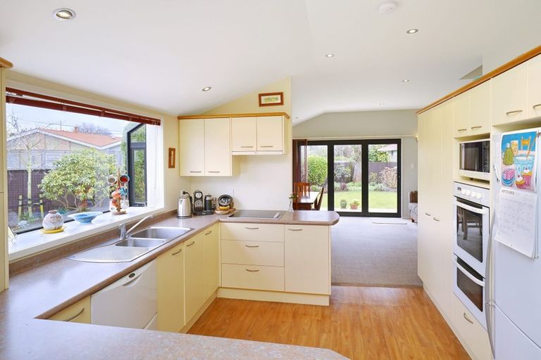 Photo of property in 17 Chatswood Place, Bishopdale, Christchurch, 8051