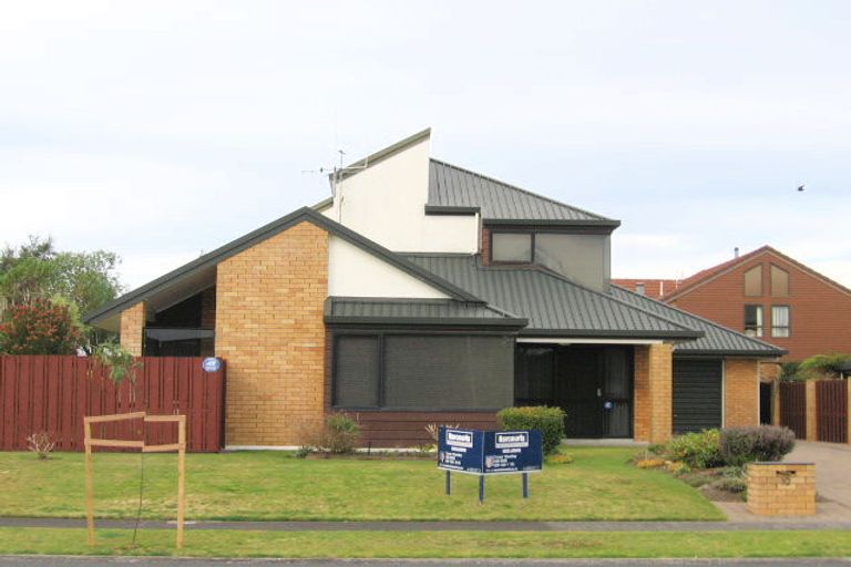 Photo of property in 32 Madill Road, St Andrews, Hamilton, 3200