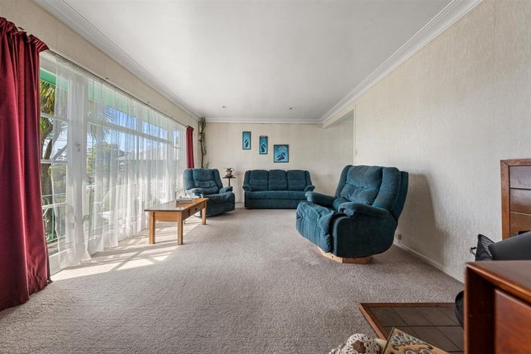 Photo of property in 9 Kuaka Place, New Lynn, Auckland, 0600