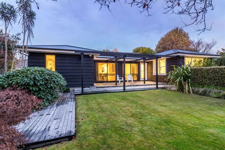 Photo of property in 9 Joyce Crescent, Ilam, Christchurch, 8041