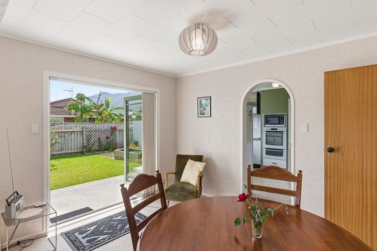 Photo of property in 48a Rewarewa Crescent, Waikanae, 5036
