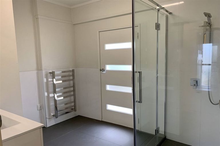 Photo of property in 1/1 Kaihu Street, Northcote, Auckland, 0627