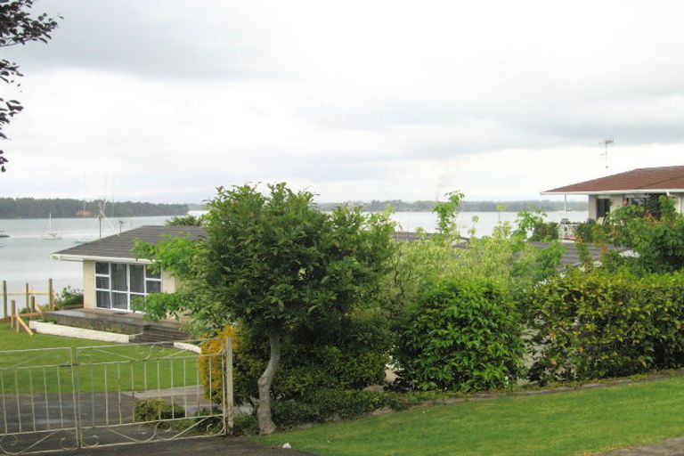 Photo of property in 53 Omokoroa Road, Omokoroa, 3114