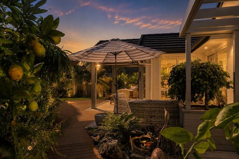 Photo of property in 15 Odlin Lane, Red Beach, 0932