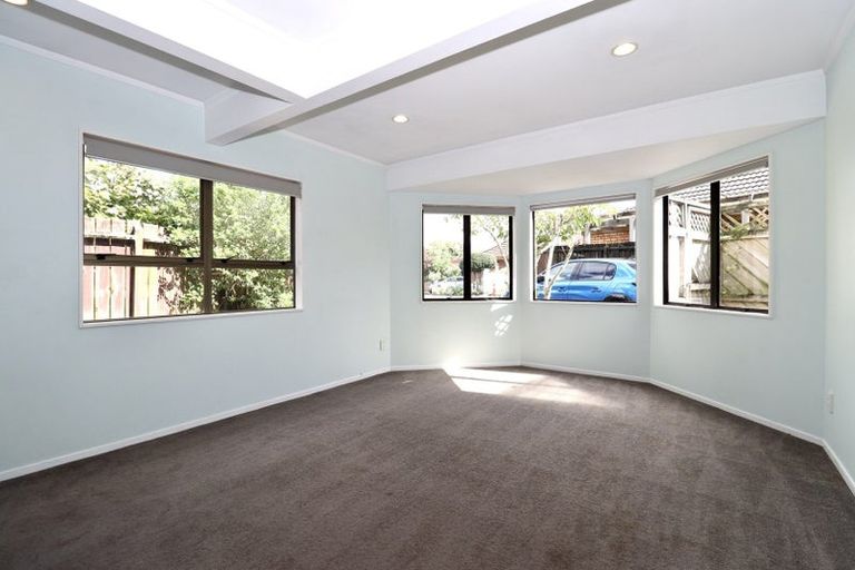 Photo of property in 1/5 Rosca Lane, Sunnyhills, Auckland, 2010
