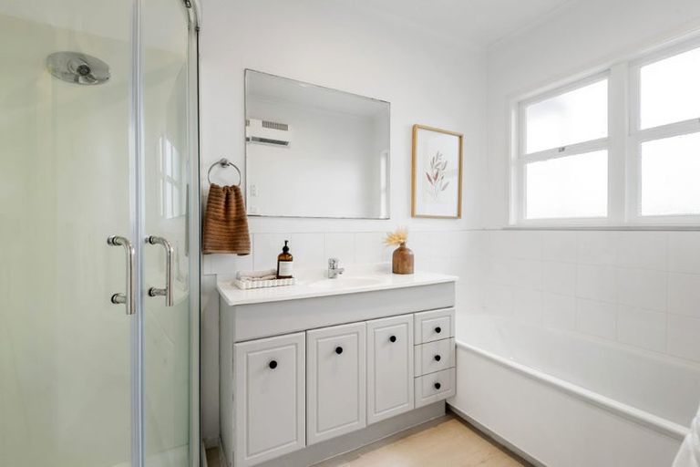 Photo of property in 41 Knightsbridge Drive, Forrest Hill, Auckland, 0620