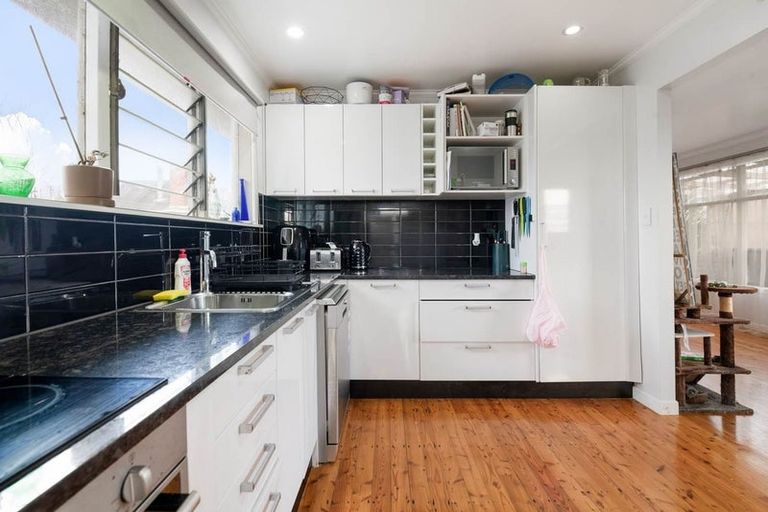 Photo of property in 27 Alma Crescent, Papakura, 2110