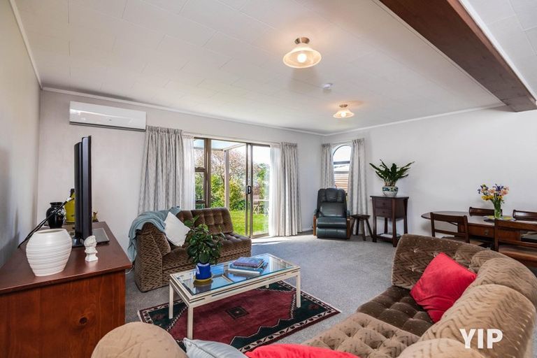 Photo of property in 10 Te Kiteroa Grove, Churton Park, Wellington, 6037