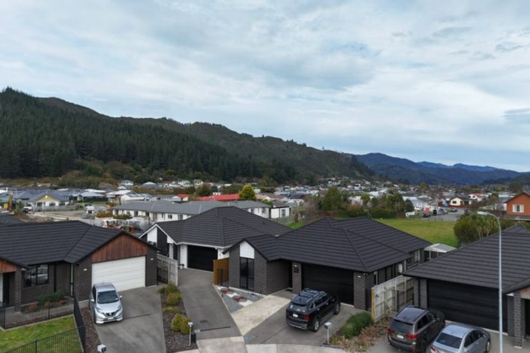 Photo of property in 21 Te Ara O Toroa, Wainuiomata, Lower Hutt, 5014