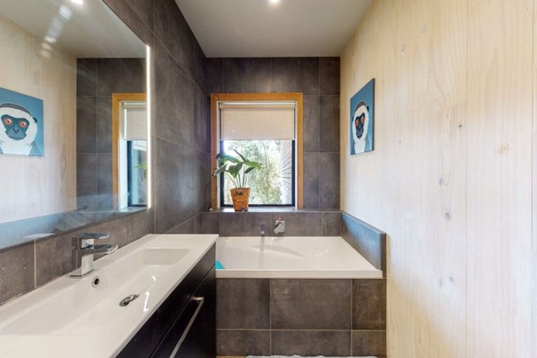 Photo of property in 4 Milne Terrace, Island Bay, Wellington, 6023