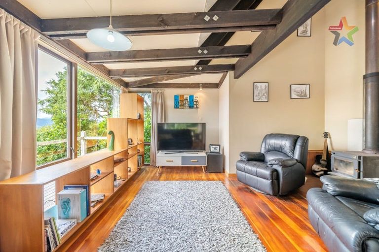 Photo of property in 22 Maungaraki Road, Korokoro, Lower Hutt, 5012