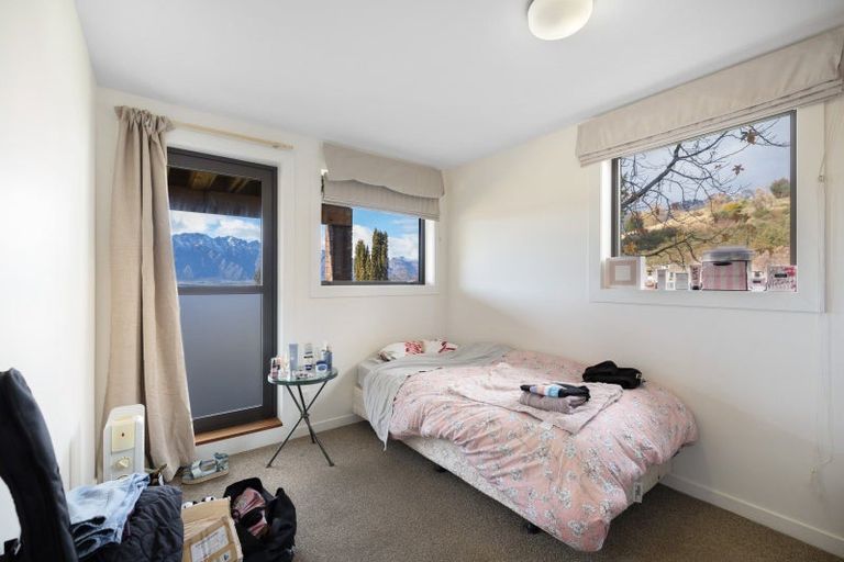 Photo of property in 8 Avalon Crescent, Fernhill, Queenstown, 9300