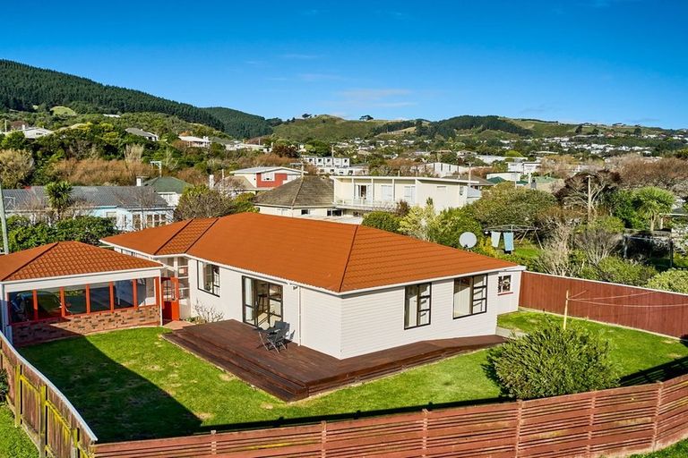 Photo of property in 27 Findlay Street, Tawa, Wellington, 5028