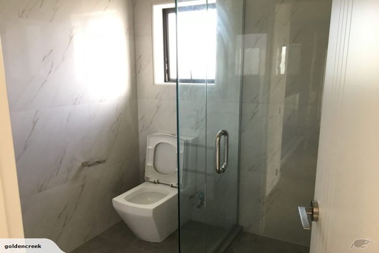 Photo of property in 16 Peony Mews, Oteha, Auckland, 0632