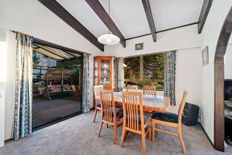 Photo of property in 100 Becroft Drive, Forrest Hill, Auckland, 0620