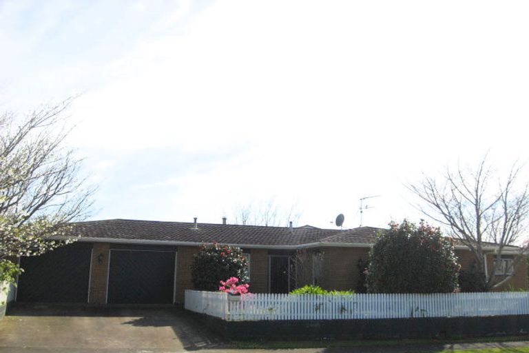 Photo of property in 2 Keats Place, Whalers Gate, New Plymouth, 4310