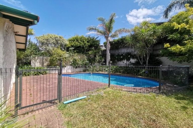 Photo of property in 31 Jellicoe Road, Murrays Bay, Auckland, 0630