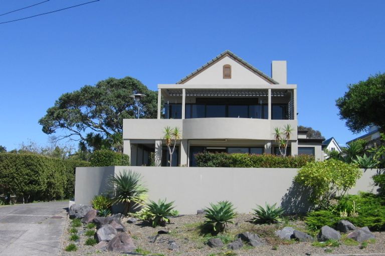 Photo of property in 1/126 Beach Road, Castor Bay, Auckland, 0620