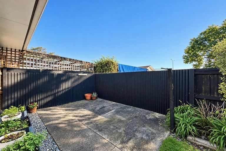 Photo of property in 2/15 Gloaming Place, Conifer Grove, Takanini, 2112