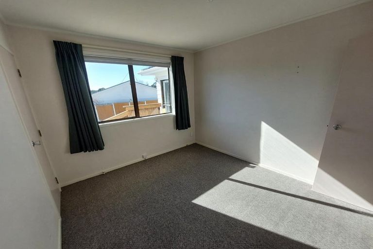 Photo of property in 30 Granville Drive, Massey, Auckland, 0614