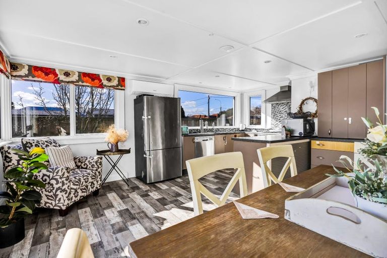 Photo of property in 37 Dixon Avenue, Hawera, 4610