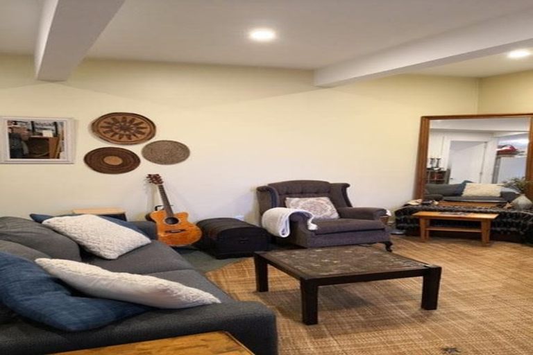 Photo of property in 56 Kelburn Parade, Kelburn, Wellington, 6012