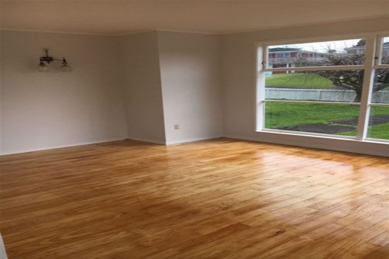 Photo of property in 5 Bodi Place, Te Atatu South, Auckland, 0610