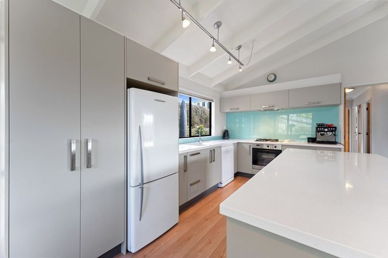 Photo of property in 6 Winstone Place, Highlands Park, New Plymouth, 4312