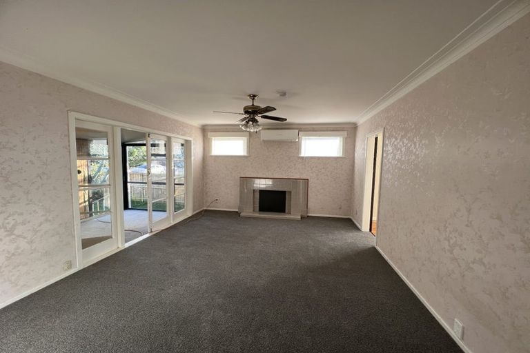 Photo of property in 9 Maunder Place, New Lynn, Auckland, 0600