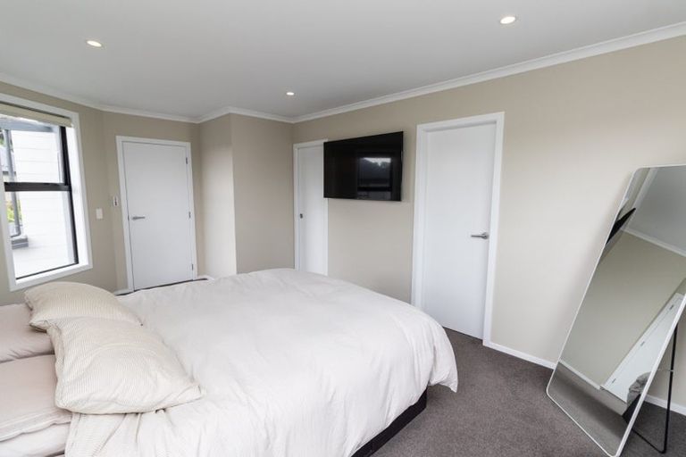 Photo of property in 41 Glanmire Road, Newlands, Wellington, 6037