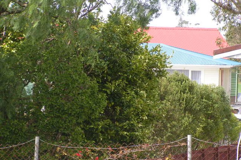 Photo of property in 2/8 Lyttelton Avenue, Forrest Hill, Auckland, 0620