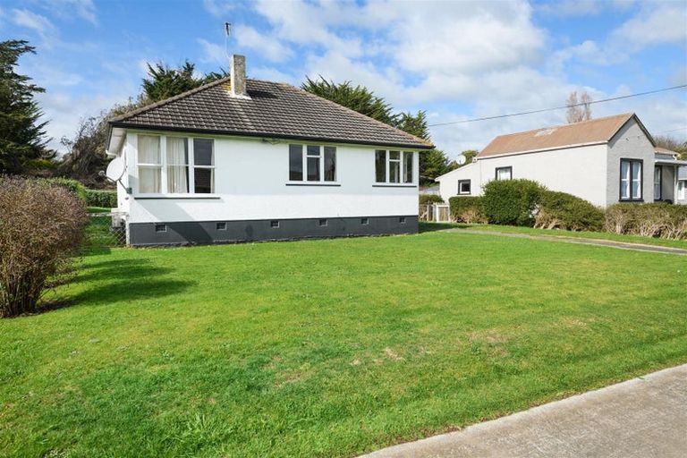 Photo of property in 28 Ahuru Street, Marton, 4710