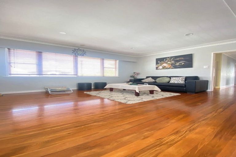 Photo of property in 211 Sturges Road, Henderson, Auckland, 0612
