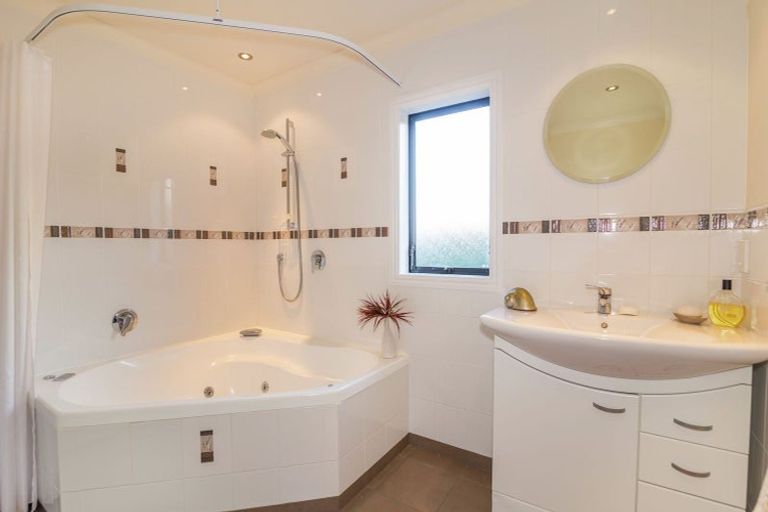 Photo of property in 49 Arahiwi Grove, Tirohanga, Lower Hutt, 5010