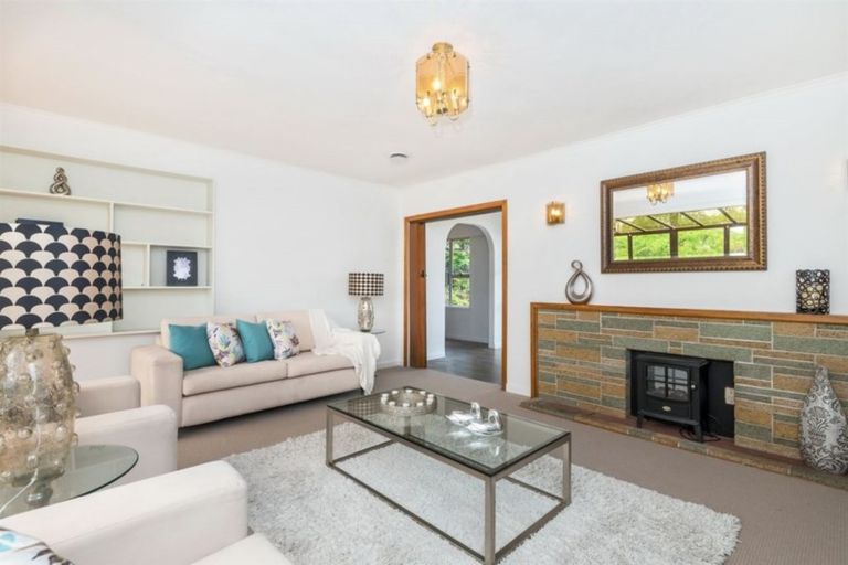 Photo of property in 9 Phillip Parade, Forrest Hill, Auckland, 0620