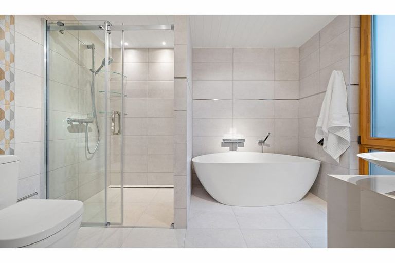 Photo of property in 6 Sowerby Place, Richmond Hill, Christchurch, 8081