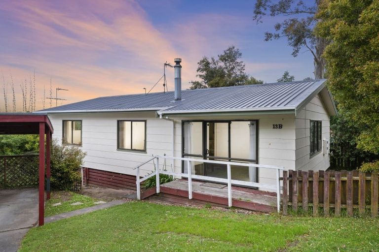 Photo of property in 2/13 Thalia Place, Totara Vale, Auckland, 0629