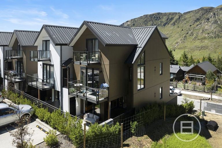 Photo of property in 1/30 Bullendale Drive, Arthurs Point, Queenstown, 9371
