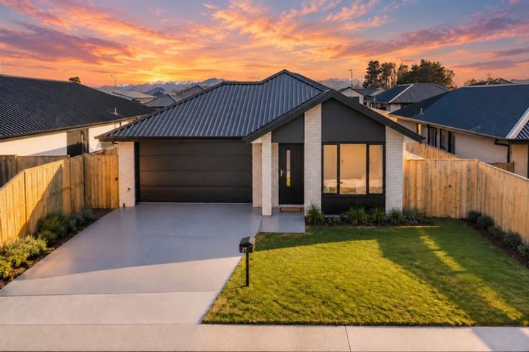 Photo of property in 21 Herridge Street, Woodend, 7610
