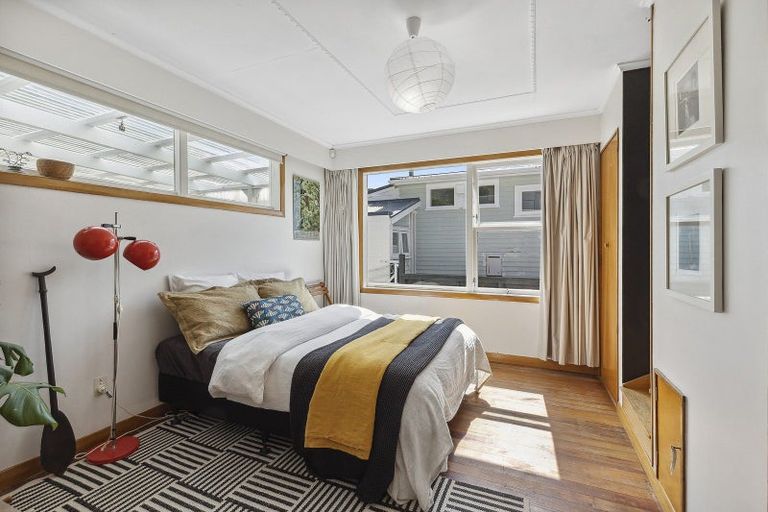 Photo of property in 130 Breaker Bay Road, Breaker Bay, Wellington, 6022