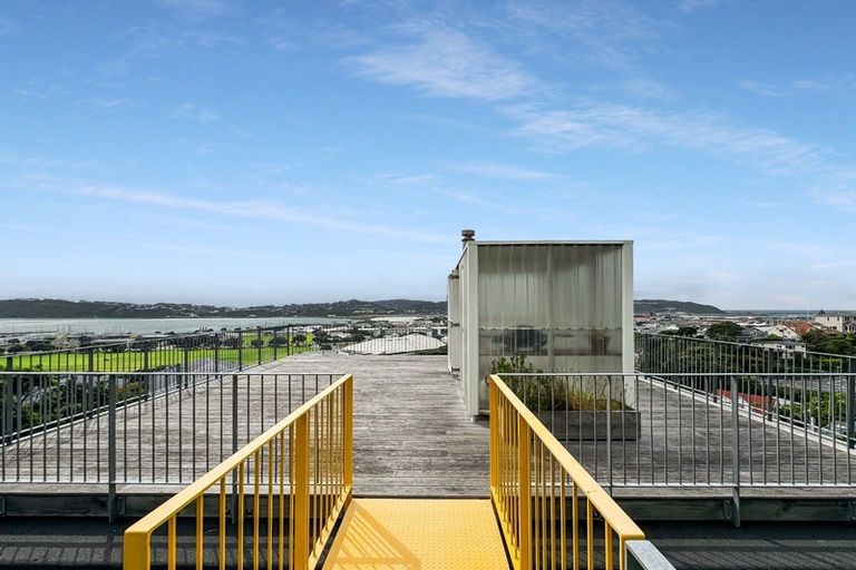 Photo of property in 6 Crawford Road, Kilbirnie, Wellington, 6022