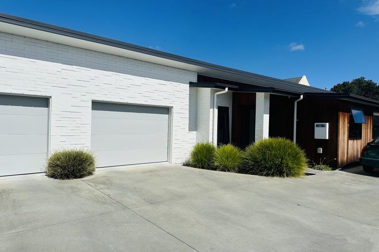 Photo of property in 43b Banbury Crescent, Fairfield, Hamilton, 3214