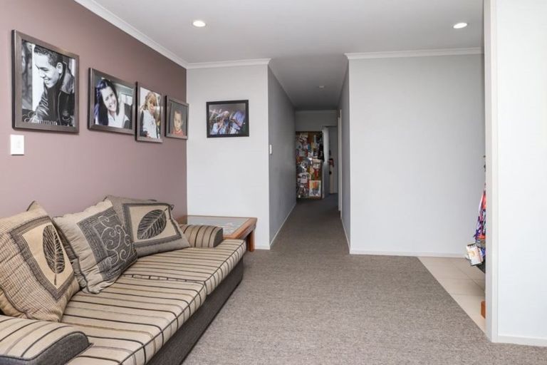 Photo of property in 2 Beckham Close, Grandview Heights, Hamilton, 3200