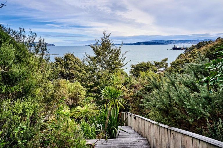Photo of property in 21 Dillon Street, Lowry Bay, Lower Hutt, 5013