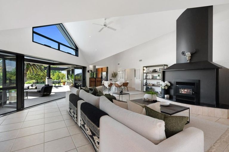 Photo of property in 903 Old North Road, Waimauku, 0882